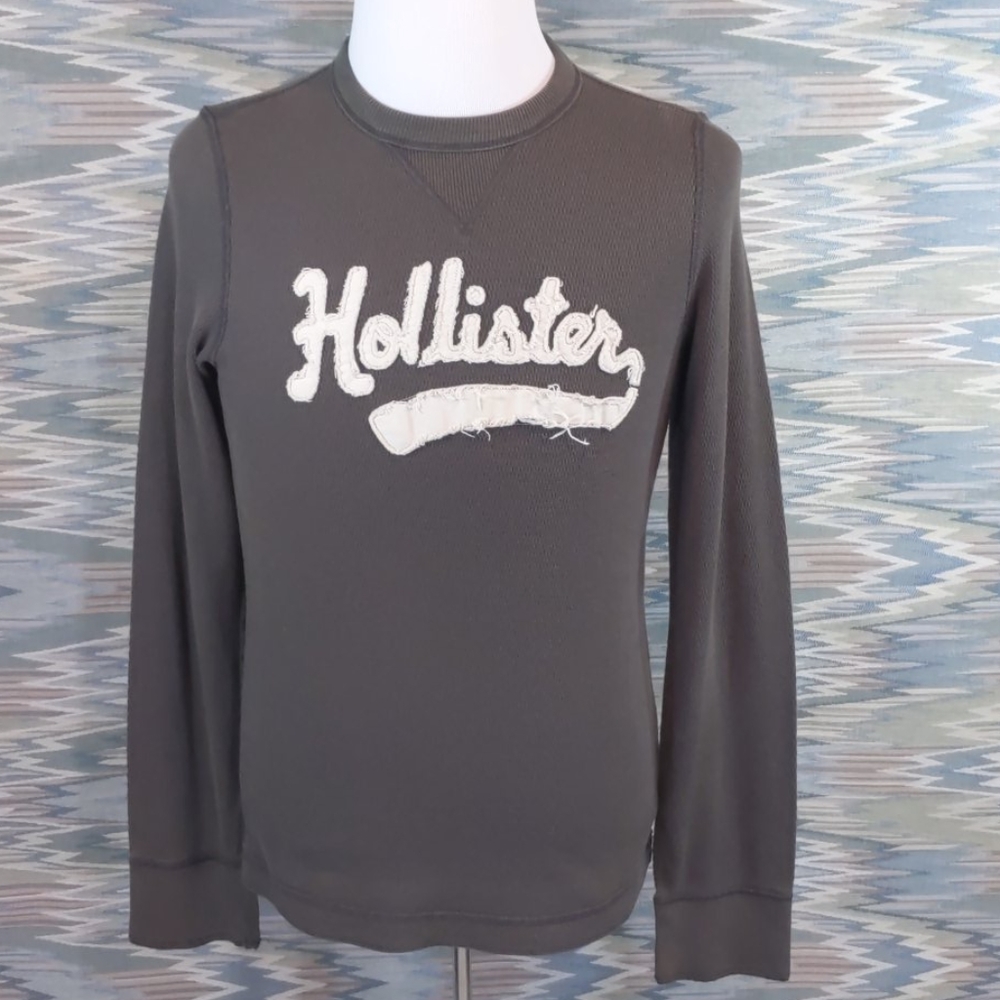 Men’s Hollister Distressed Long Sleeve Tee Size S